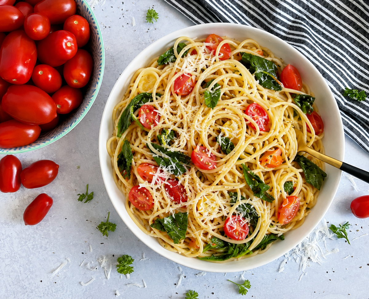 One Pot Lemony Kale + Tomato Spaghetti
