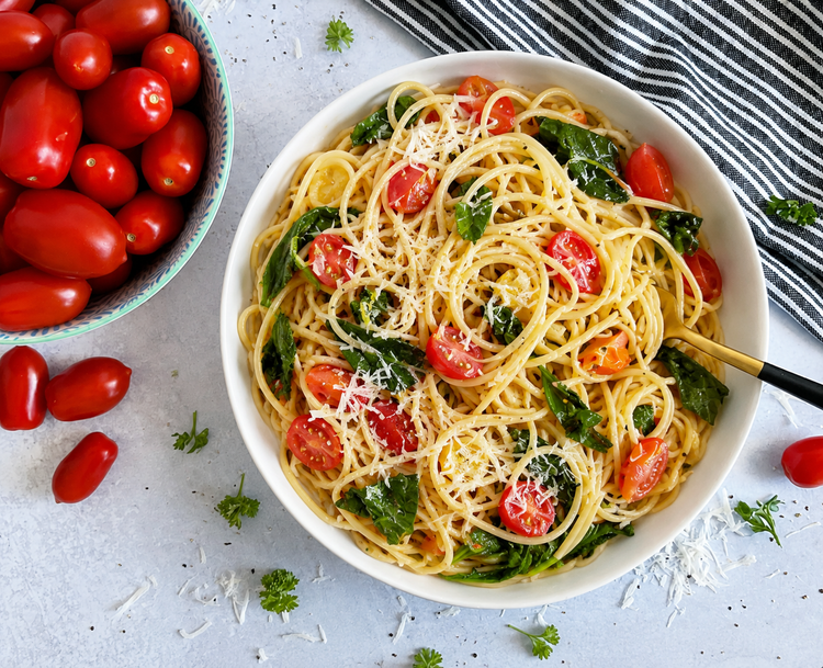 One Pot Lemony Kale + Tomato Spaghetti