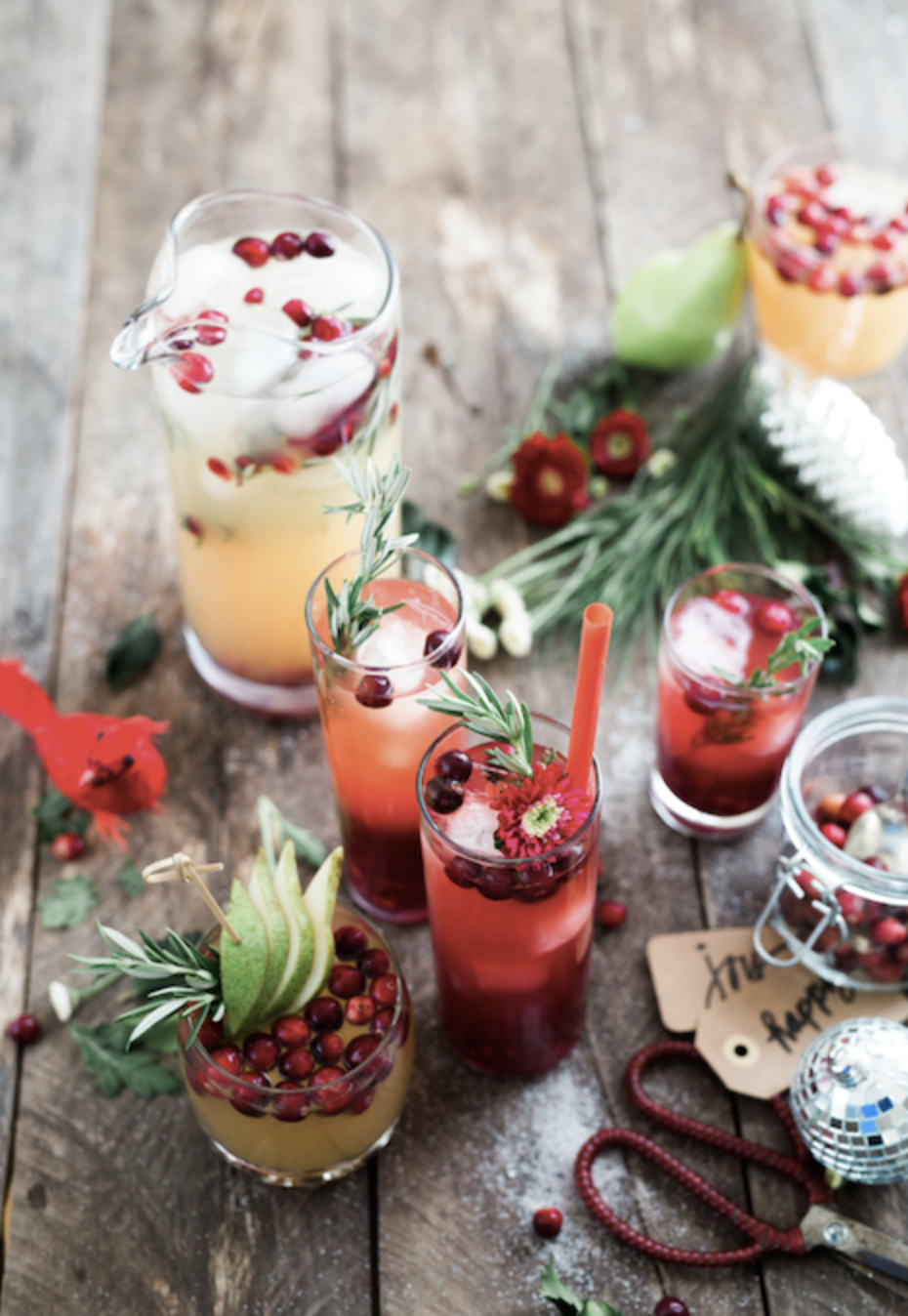 Festive Mistletoe Margaritas: Our Signature Holiday Cocktail 🌟